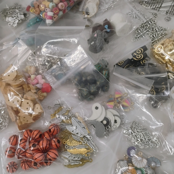 Charms Pendants Beads Closeout Bulk Jewelry Making Crafts - Over 1lb Box A - Picture 3 of 6